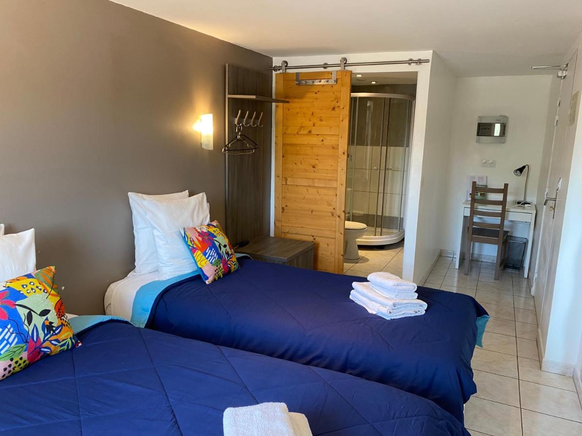 Logis La Chaumière Hotel 2*