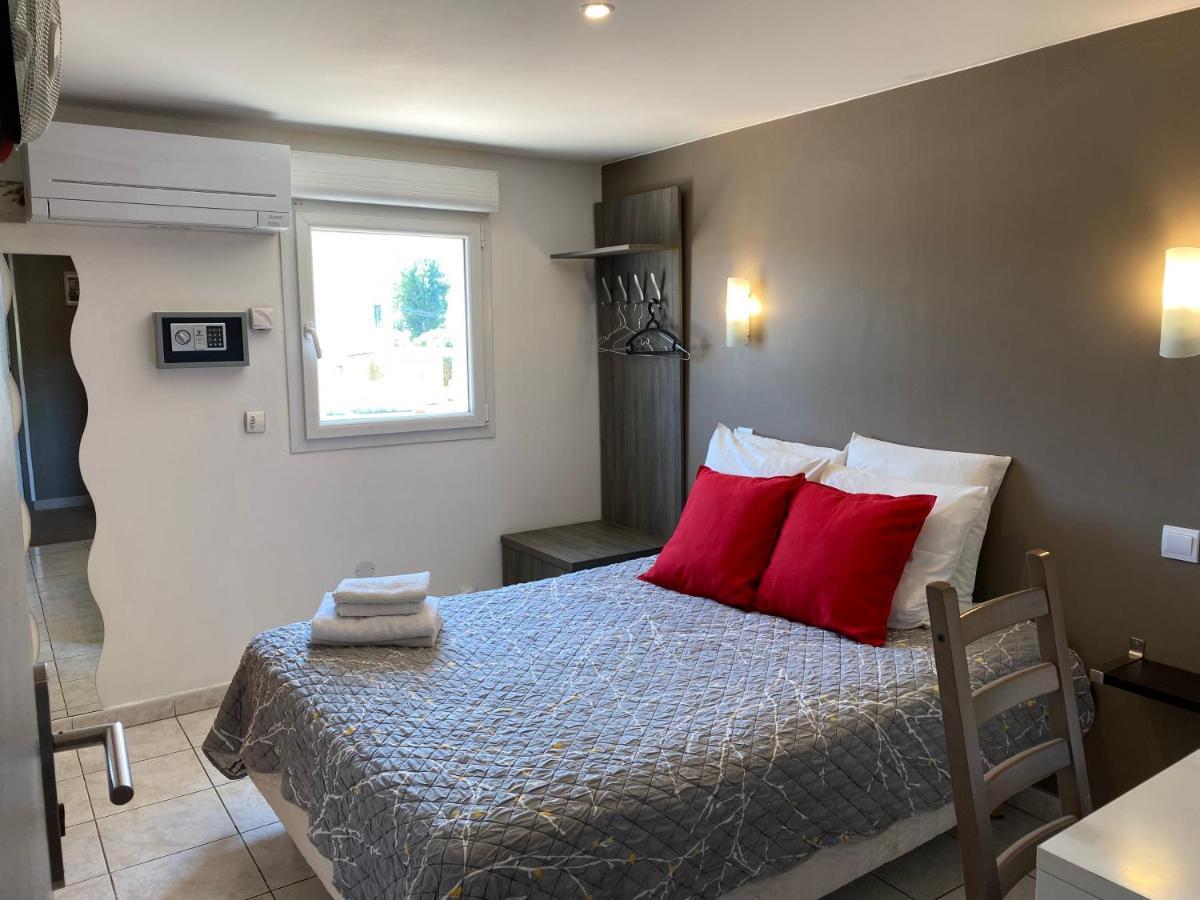 Logis La Chaumière 2*