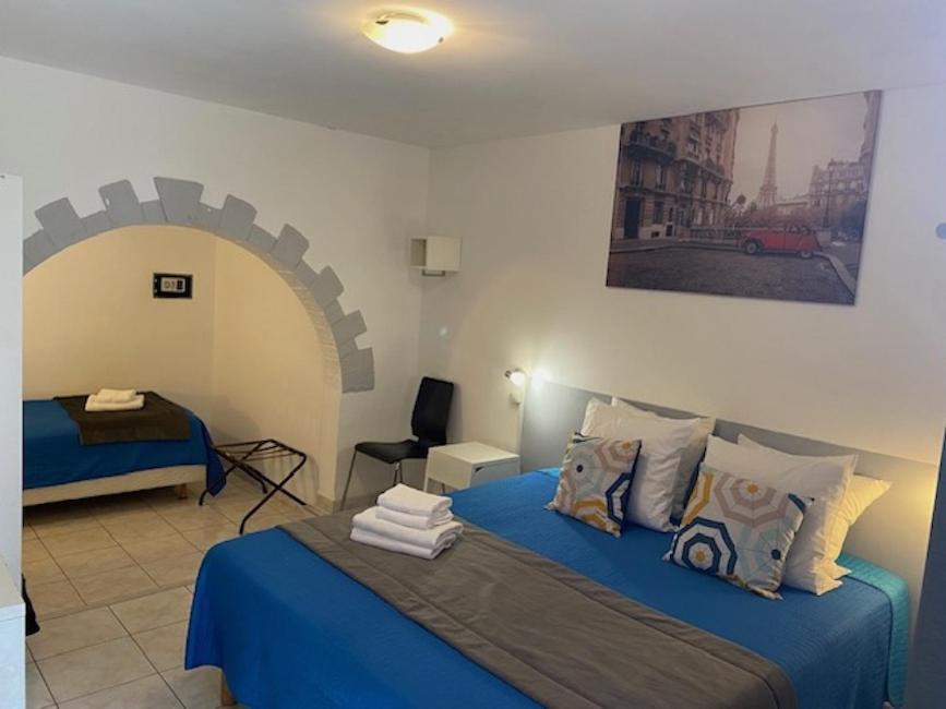 Logis La Chaumière Hotel 2*