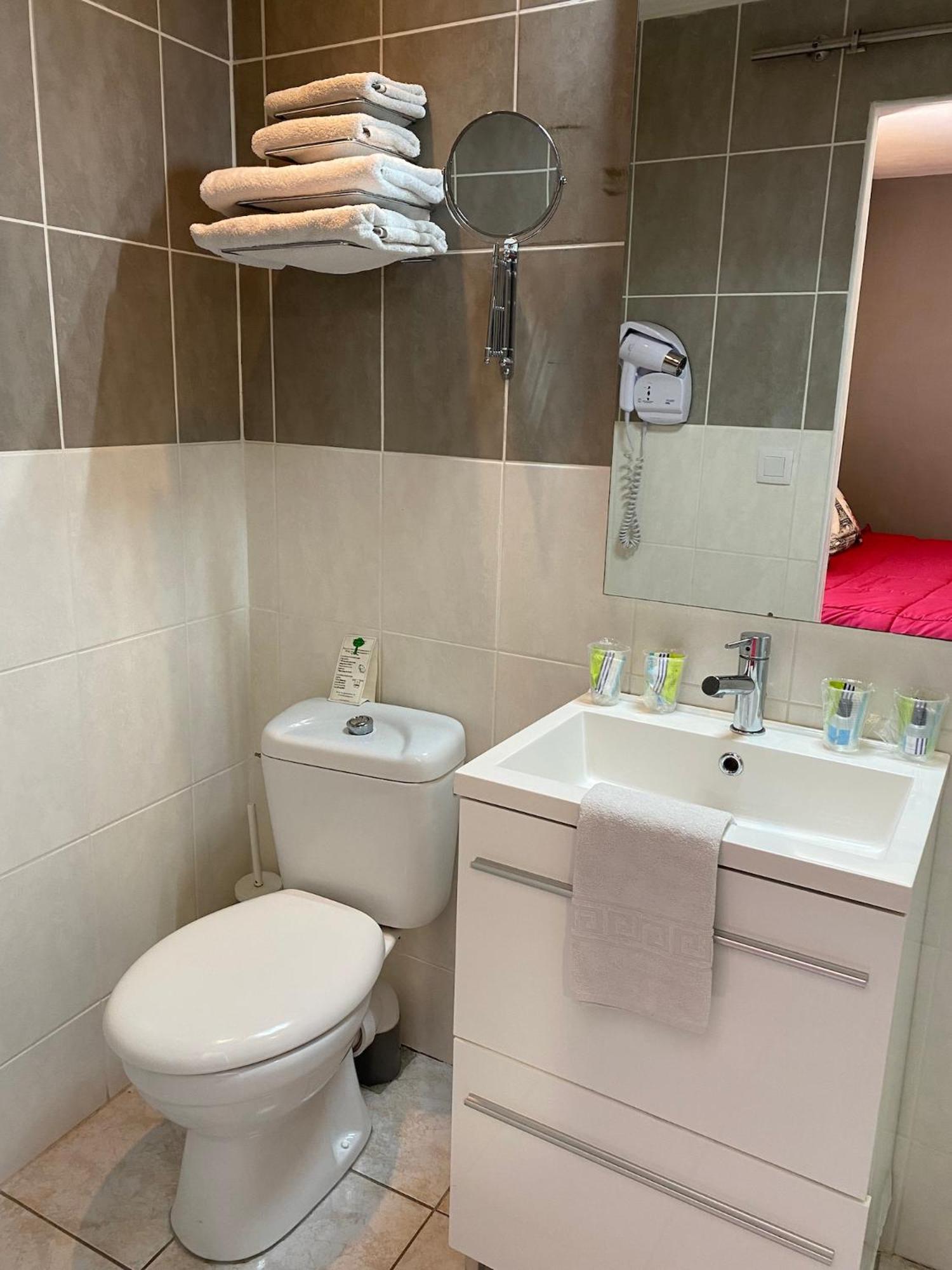 Logis La Chaumière Hotel 2*
