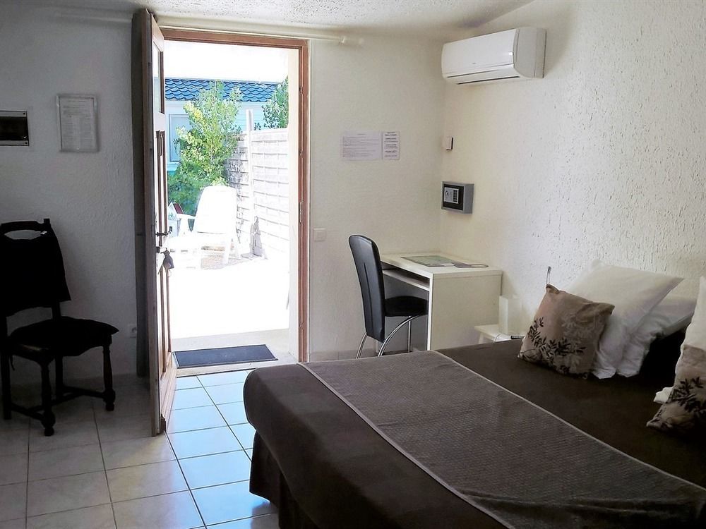 Logis La Chaumière Hotel 2*